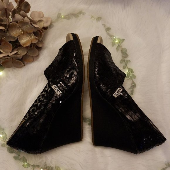 TOMS Classic Black Wedge Sequin Slip-ons - Picture 4 of 9